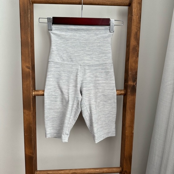 Lululemon Align Short High Rise 10” - Picture 4 of 9